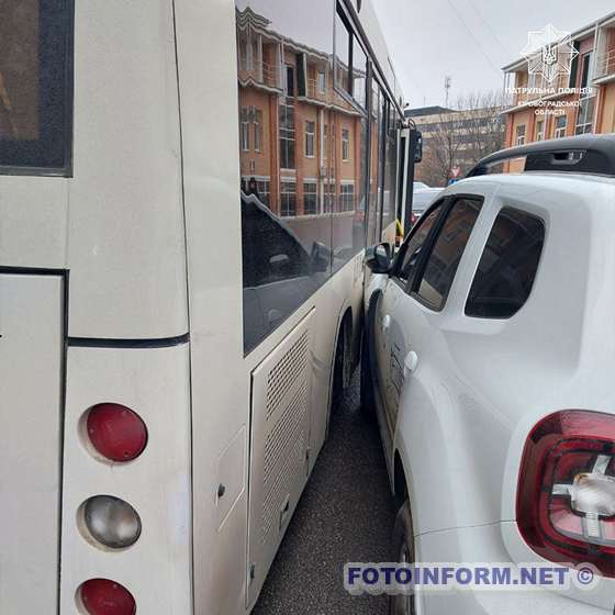 У Кропивницькому автобус зіткнувся з іномаркою (ФОТО)